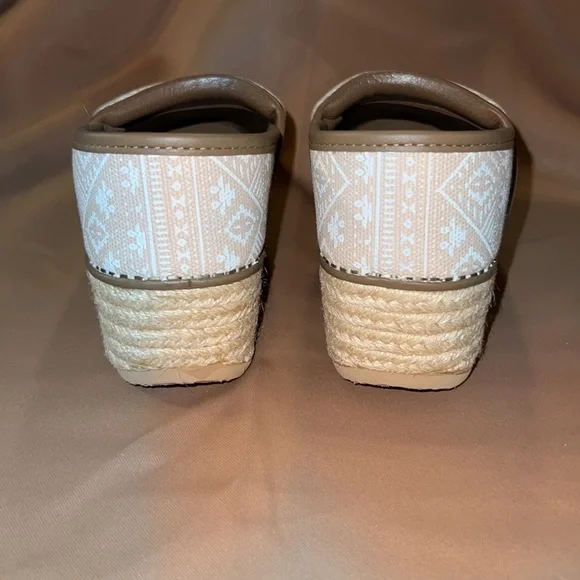 #435✅ NWOT Dansko shoes